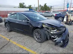 5YJ3E1EA5JF089198 2018 TESLA MODEL 3
