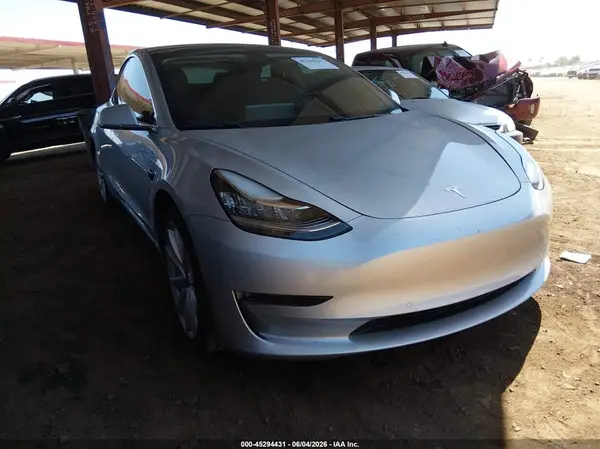 5YJ3E1EA5JF098466 2018 TESLA MODEL 3 - Image 1