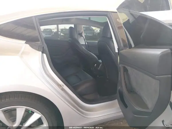 5YJ3E1EA5JF098466 2018 TESLA MODEL 3 - Image 8