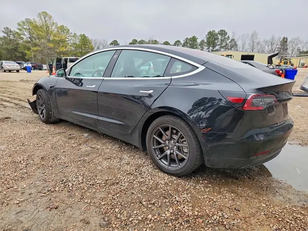 5YJ3E1EA5JF123303 2018 TESLA MODEL 3 - Image 2