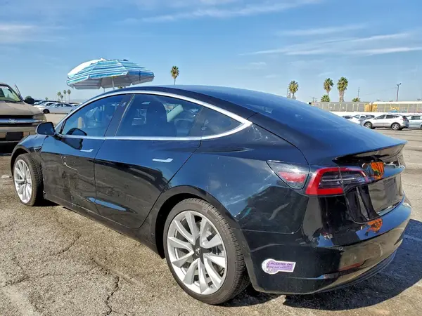 5YJ3E1EA5JF136424 2018 TESLA MODEL 3 - Image 2