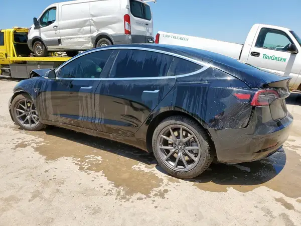 5YJ3E1EA5JF152543 2018 TESLA MODEL 3 - Image 2