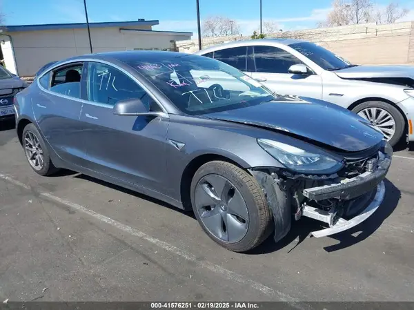 5YJ3E1EA5JF153675 2018 TESLA MODEL 3 - Image 1