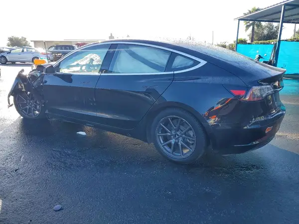 5YJ3E1EA5JF157404 2018 TESLA MODEL 3 - Image 2