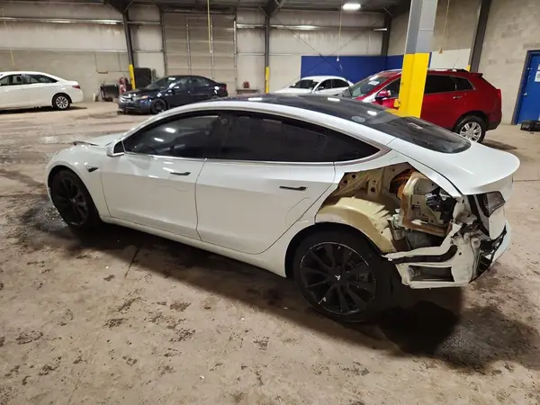 5YJ3E1EA5JF164885 2018 TESLA MODEL 3 - Image 2
