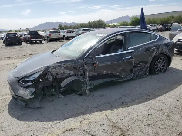 5YJ3E1EA5JF171786 2018 TESLA MODEL 3 - Image 1