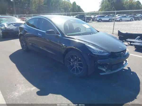 5YJ3E1EA5JF173389 2018 TESLA MODEL 3 - Image 1