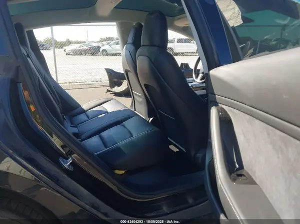 5YJ3E1EA5JF173389 2018 TESLA MODEL 3 - Image 8