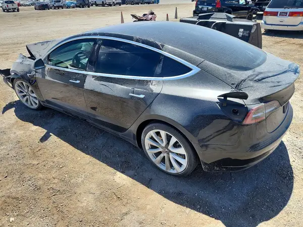 5YJ3E1EA5JF176325 2018 TESLA MODEL 3 - Image 2