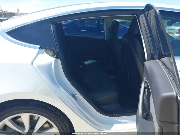 5YJ3E1EA5KF301518 2019 TESLA MODEL 3 - Image 8