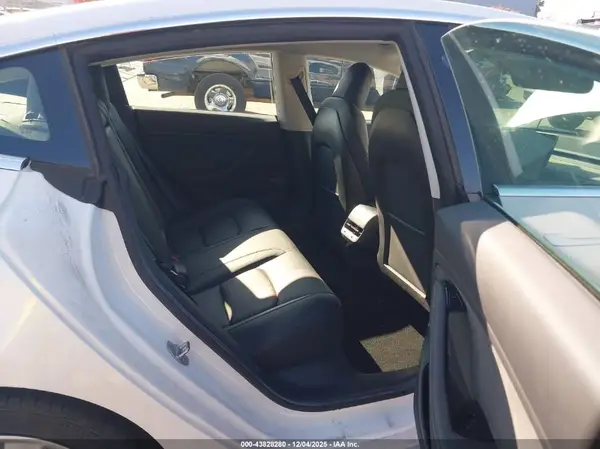 5YJ3E1EA5KF317833 2019 TESLA MODEL 3 - Image 8