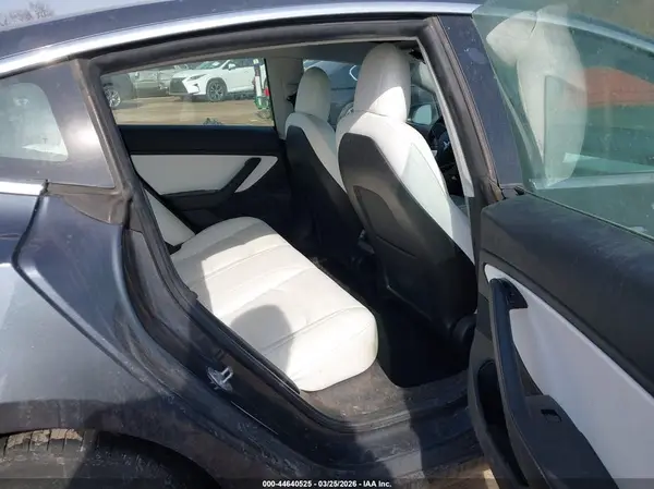 5YJ3E1EA5KF402753 2019 TESLA MODEL 3 - Image 8