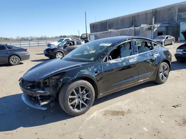 5YJ3E1EA5KF410786 2019 TESLA MODEL 3 - Image 1