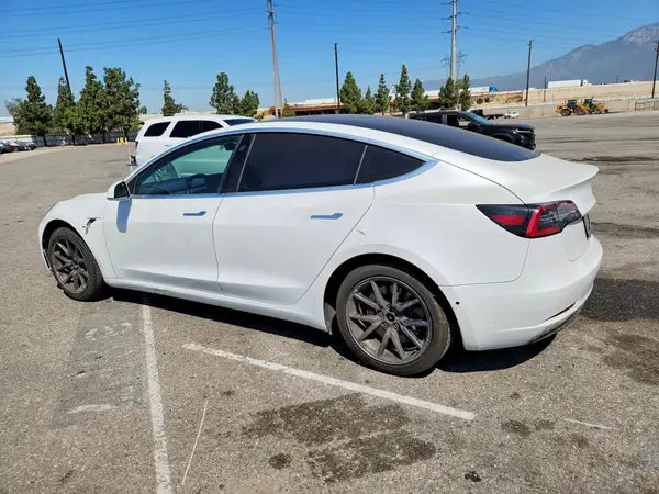 5YJ3E1EA5LF669876 2020 TESLA MODEL 3 - Image 2