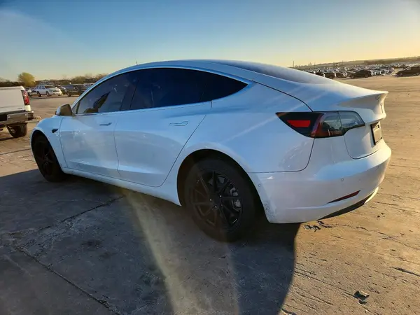 5YJ3E1EA5LF802586 2020 TESLA MODEL 3 - Image 2
