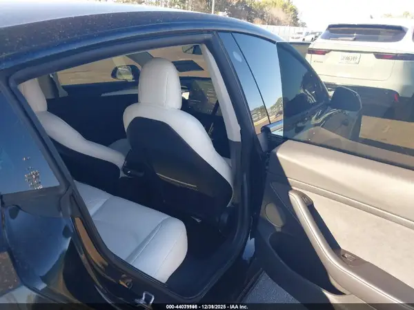 5YJ3E1EA5MF025604 2021 TESLA MODEL 3 - Image 8
