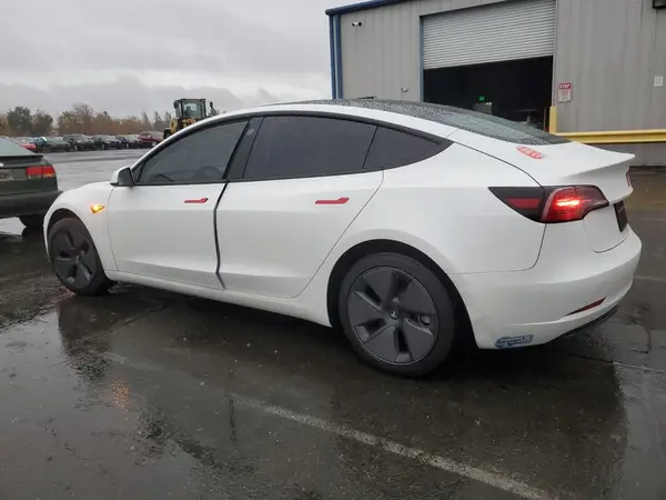 5YJ3E1EA5MF075256 2021 TESLA MODEL 3 - Image 2