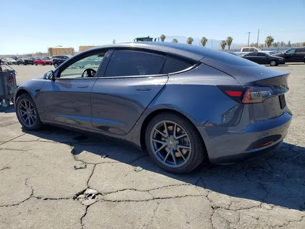 5YJ3E1EA5MF100205 2021 TESLA MODEL 3 - Image 2