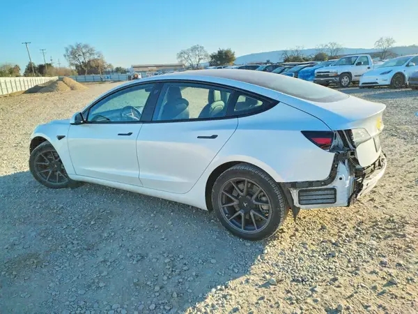 5YJ3E1EA5MF879220 2021 TESLA MODEL 3 - Image 2