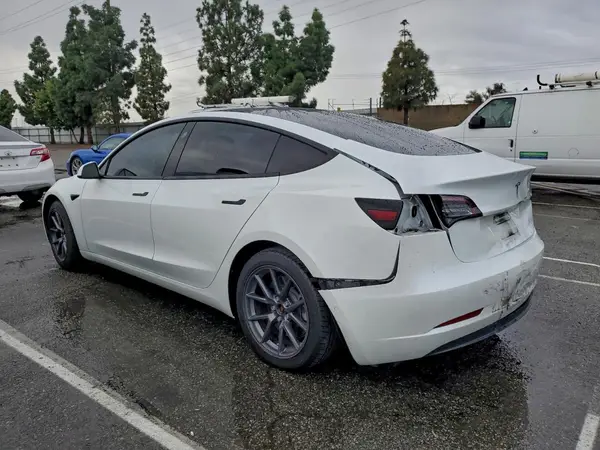 5YJ3E1EA5MF930537 2021 TESLA MODEL 3 - Image 2