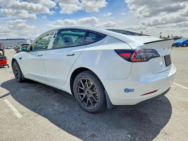 5YJ3E1EA5MF940338 2021 TESLA MODEL 3 - Image 2