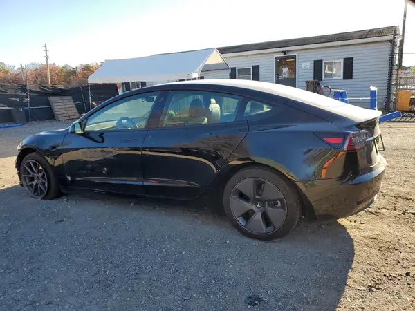 5YJ3E1EA5MF988860 2021 TESLA MODEL 3 - Image 2