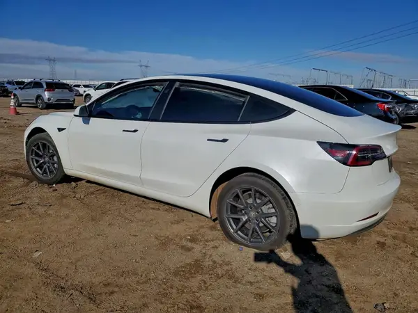 5YJ3E1EA5NF122268 2022 TESLA MODEL 3 - Image 2