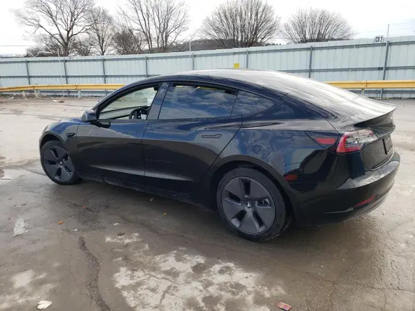 5YJ3E1EA5NF162561 2022 TESLA MODEL 3 - Image 2