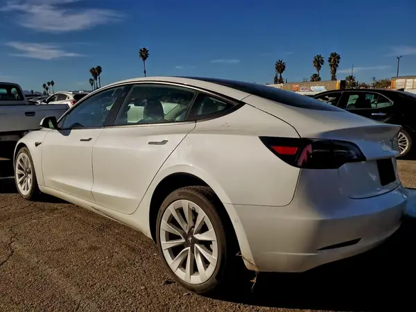 5YJ3E1EA5NF173981 2022 TESLA MODEL 3 - Image 2