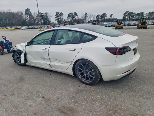 5YJ3E1EA5NF175794 2022 TESLA MODEL 3 - Image 2