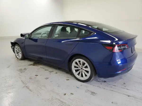 5YJ3E1EA5NF188979 2022 TESLA MODEL 3 - Image 2