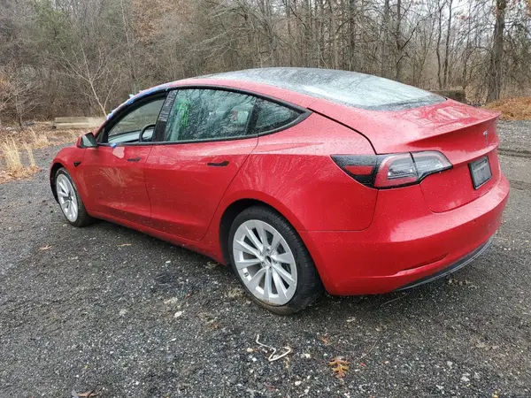 5YJ3E1EA5NF192031 2022 TESLA MODEL 3 - Image 2