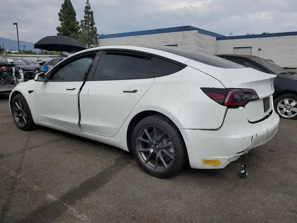 5YJ3E1EA5NF239218 2022 TESLA MODEL 3 - Image 2