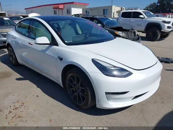 5YJ3E1EA5NF251126 2022 TESLA MODEL 3 - Image 1