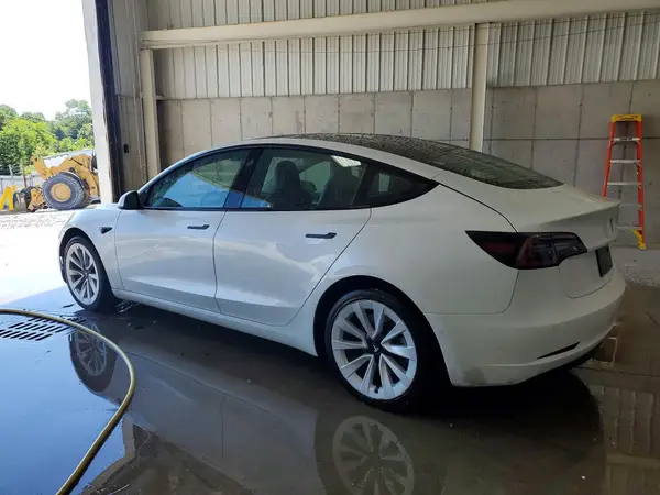5YJ3E1EA5NF285504 2022 TESLA MODEL 3 - Image 2