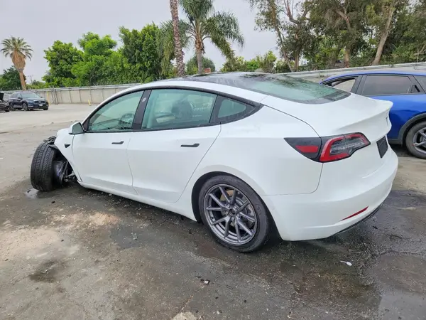 5YJ3E1EA5NF288080 2022 TESLA MODEL 3 - Image 2