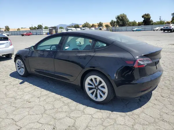 5YJ3E1EA5NF303032 2022 TESLA MODEL 3 - Image 2