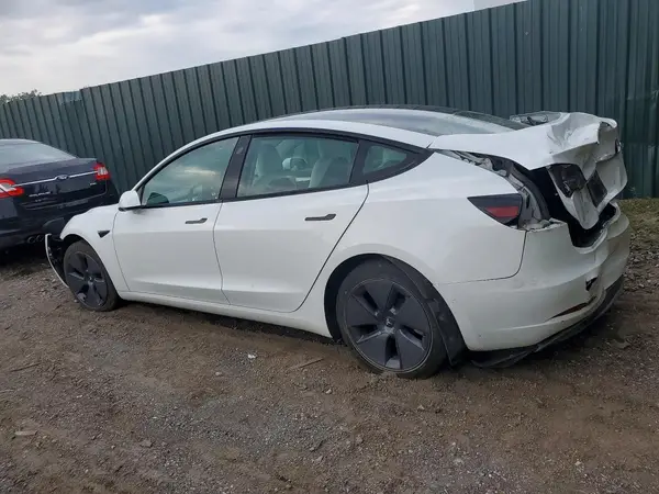 5YJ3E1EA5NF303404 2022 TESLA MODEL 3 - Image 2