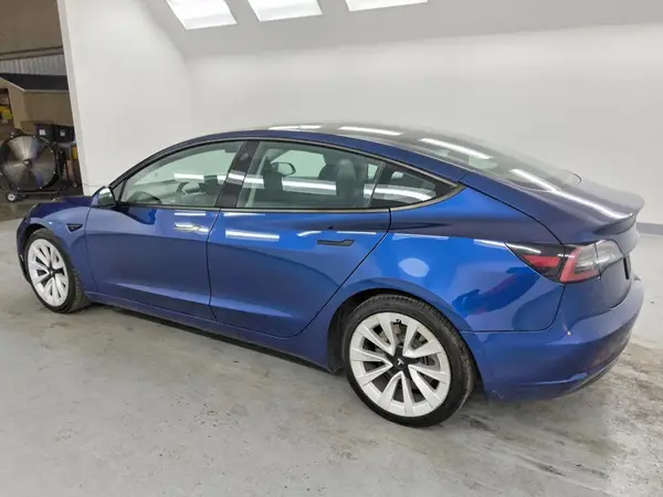 5YJ3E1EA5NF303810 2022 TESLA MODEL 3 - Image 2