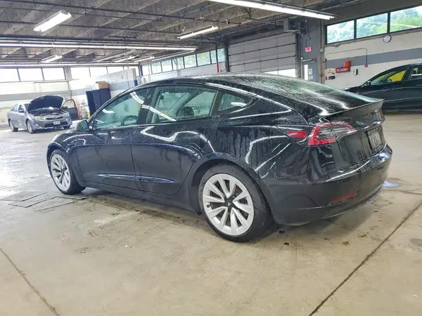 5YJ3E1EA5NF304732 2022 TESLA MODEL 3 - Image 2