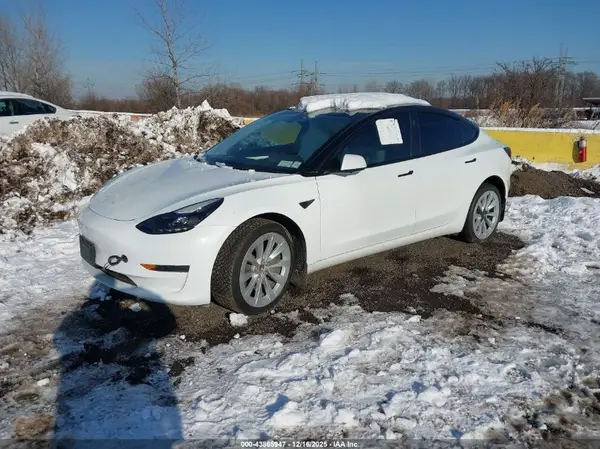 5YJ3E1EA5NF321322 2022 TESLA MODEL 3 - Image 2