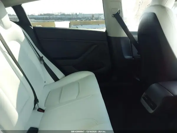 5YJ3E1EA5NF321322 2022 TESLA MODEL 3 - Image 8