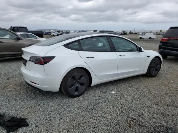 5YJ3E1EA5NF321935 2022 TESLA MODEL 3 - Image 2