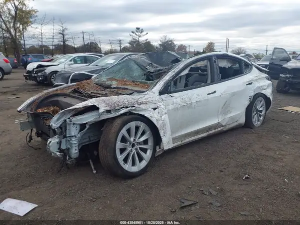 5YJ3E1EA5NF330490 2022 TESLA MODEL 3 - Image 2