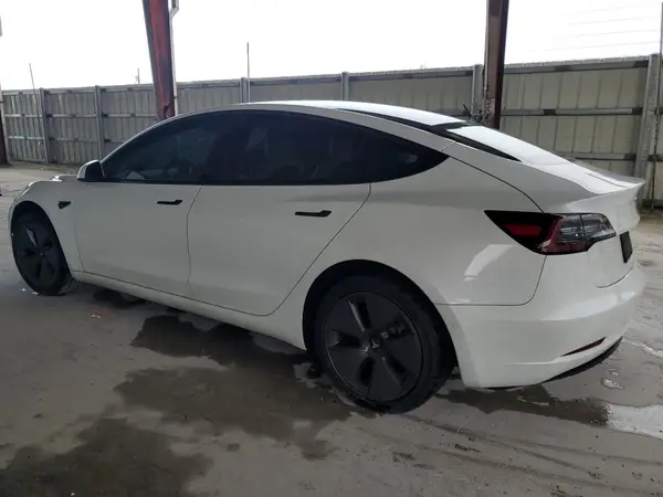 5YJ3E1EA5NF335897 2022 TESLA MODEL 3 - Image 2
