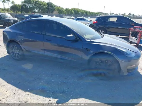 5YJ3E1EA5NF339576 2022 TESLA MODEL 3 - Image 1