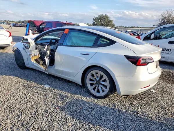 5YJ3E1EA5NF352179 2022 TESLA MODEL 3 - Image 2