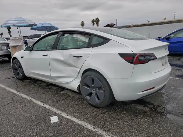 5YJ3E1EA5NF360590 2022 TESLA MODEL 3 - Image 2