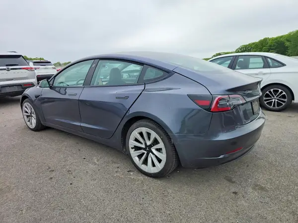 5YJ3E1EA5NF370035 2022 TESLA MODEL 3 - Image 2