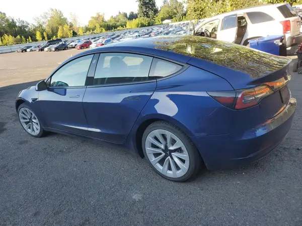 5YJ3E1EA5NF370472 2022 TESLA MODEL 3 - Image 2